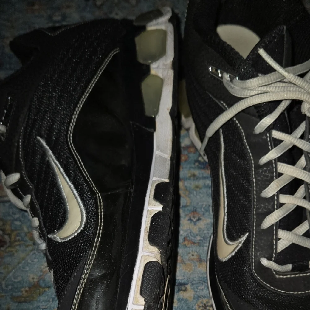 Air Max Nike Black and Cream Men's Sneakers